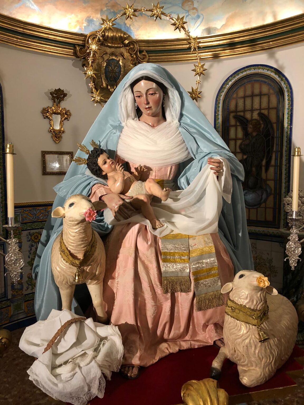 Así luce ataviada la Divina Pastora para la Natividad del Salvador